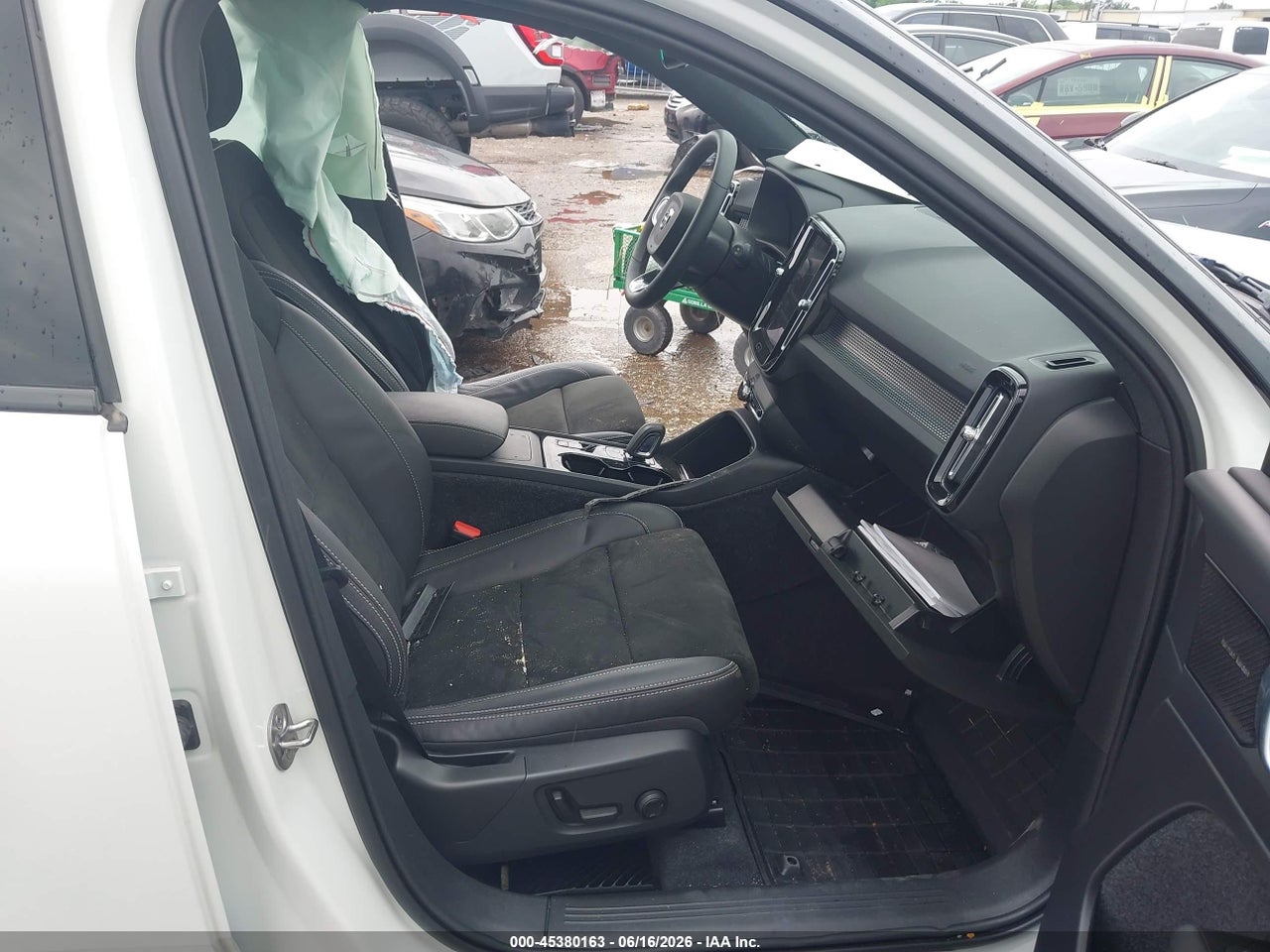 2022 VOLVO XC40 T5 R-DESIGN · 5/11