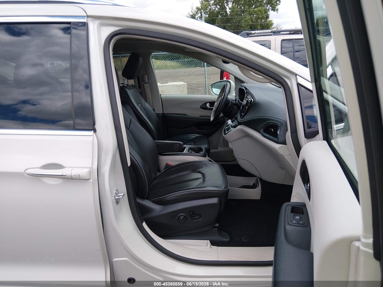 2020 CHRYSLER PACIFICA LIMITED · 5/11
