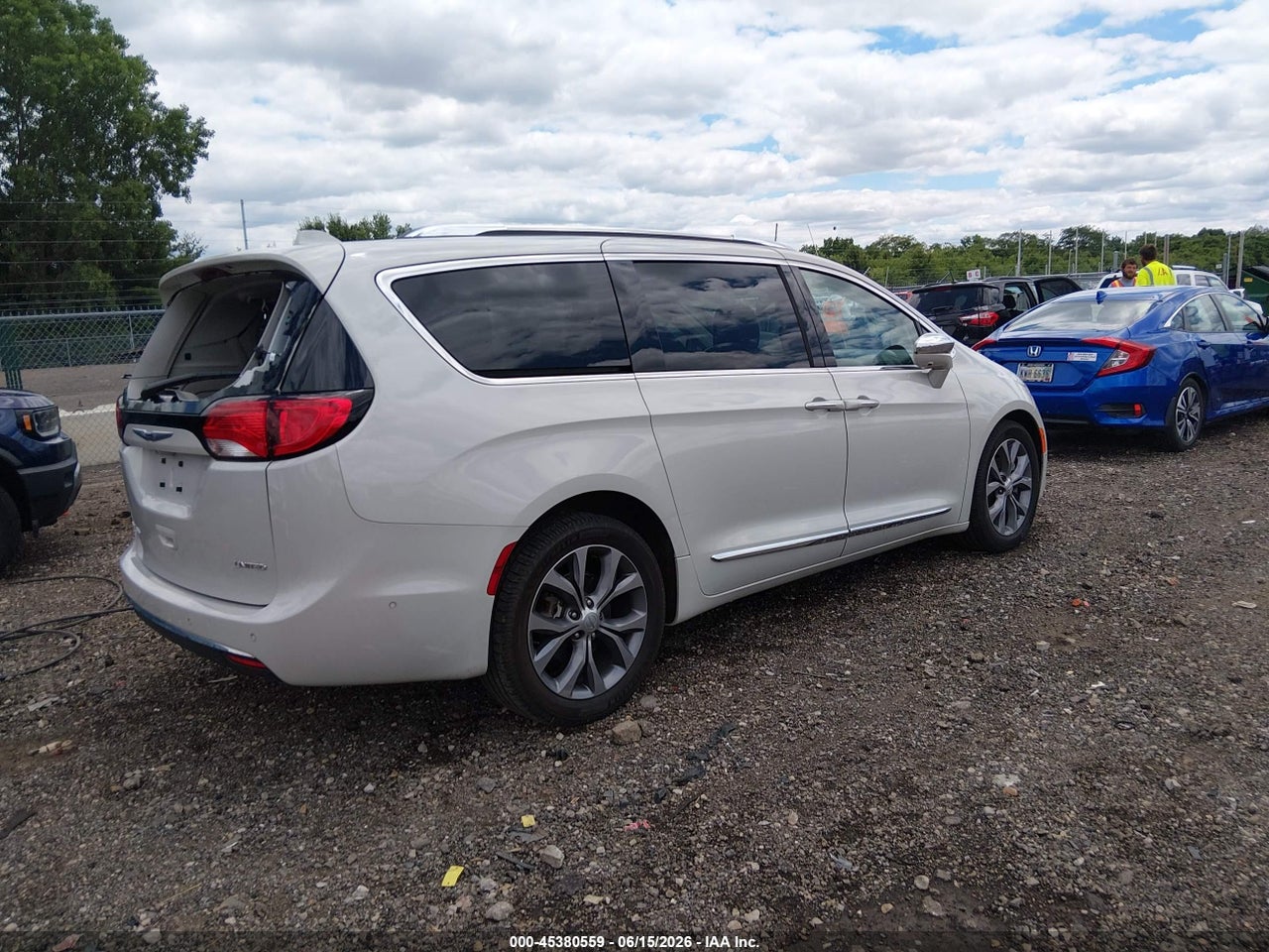 2020 CHRYSLER PACIFICA LIMITED · 4/11