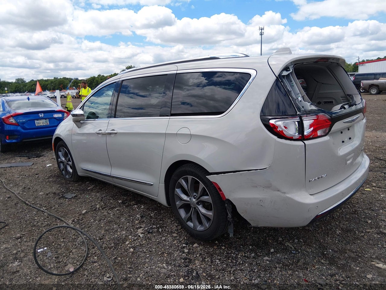 2020 CHRYSLER PACIFICA LIMITED · 3/11