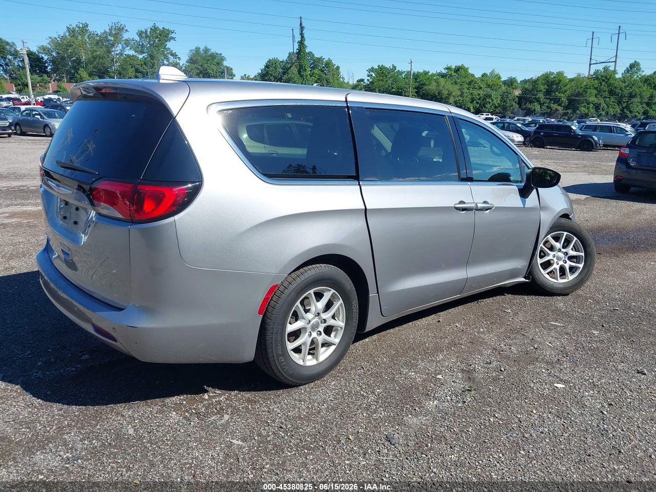 2017 CHRYSLER PACIFICA LX · 4/11