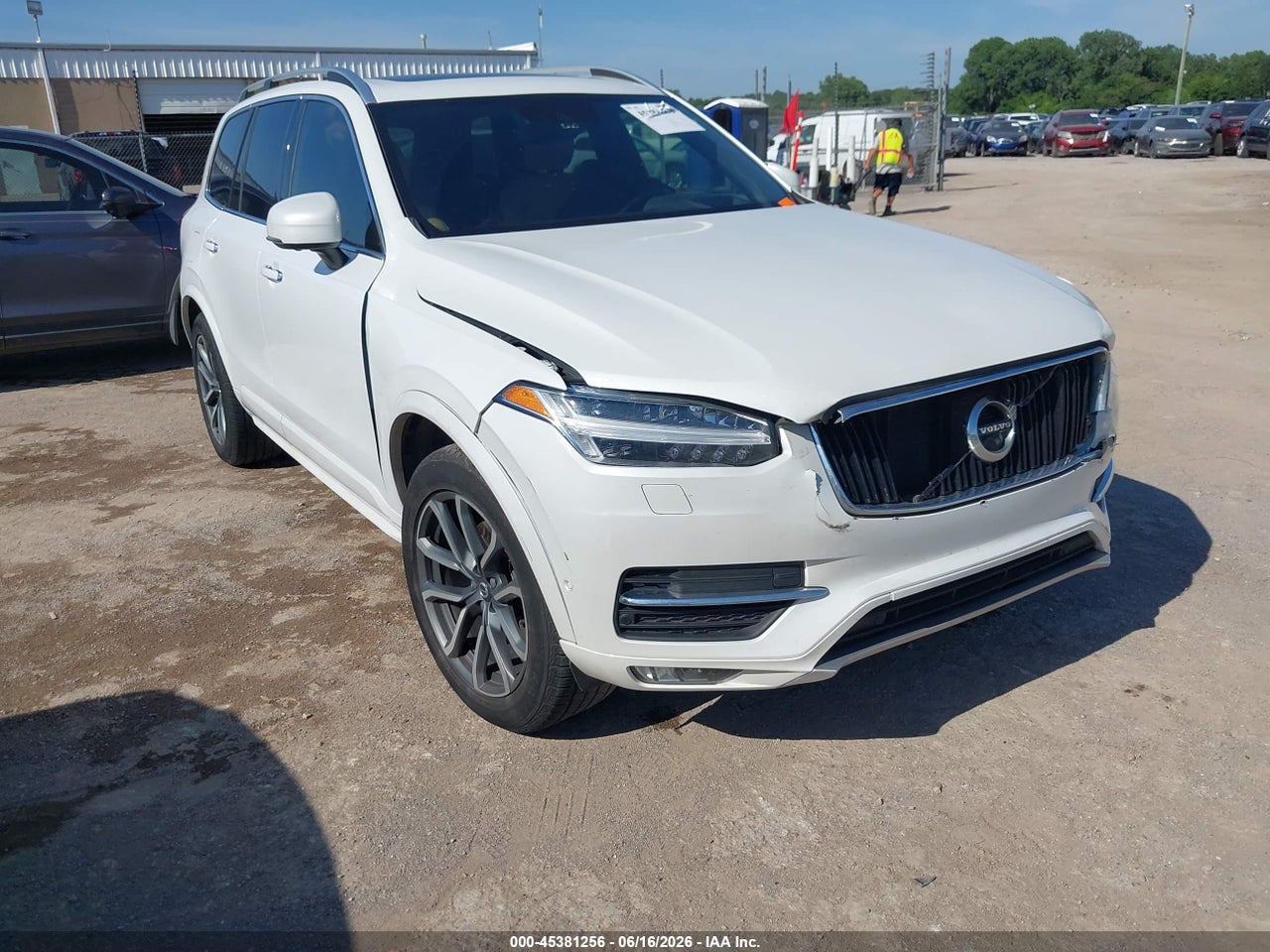 YV4A22PKXK1****** · 2019 VOLVO XC90 T6 MOMENTUM