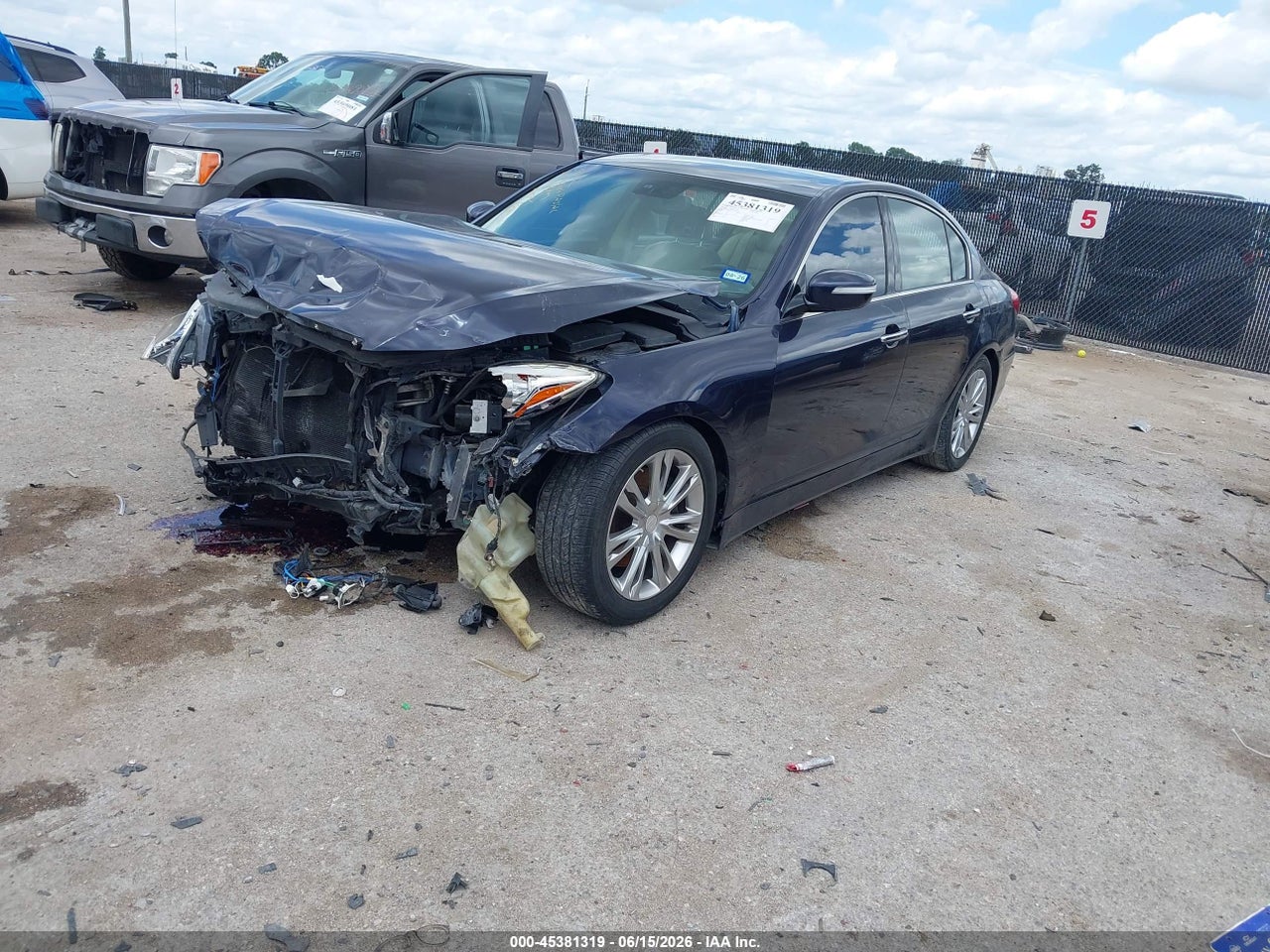 2013 HYUNDAI GENESIS 3.8 · 2/11