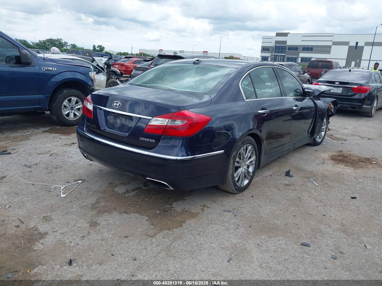 2013 HYUNDAI GENESIS 3.8 · 4/11