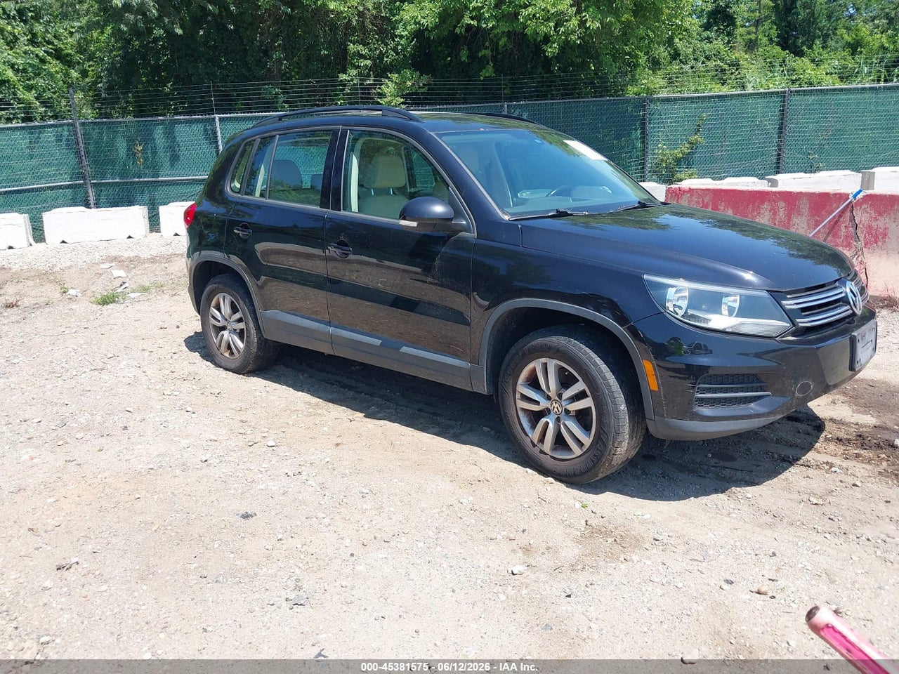 WVGAV7AX9GW****** · 2016 VOLKSWAGEN TIGUAN S