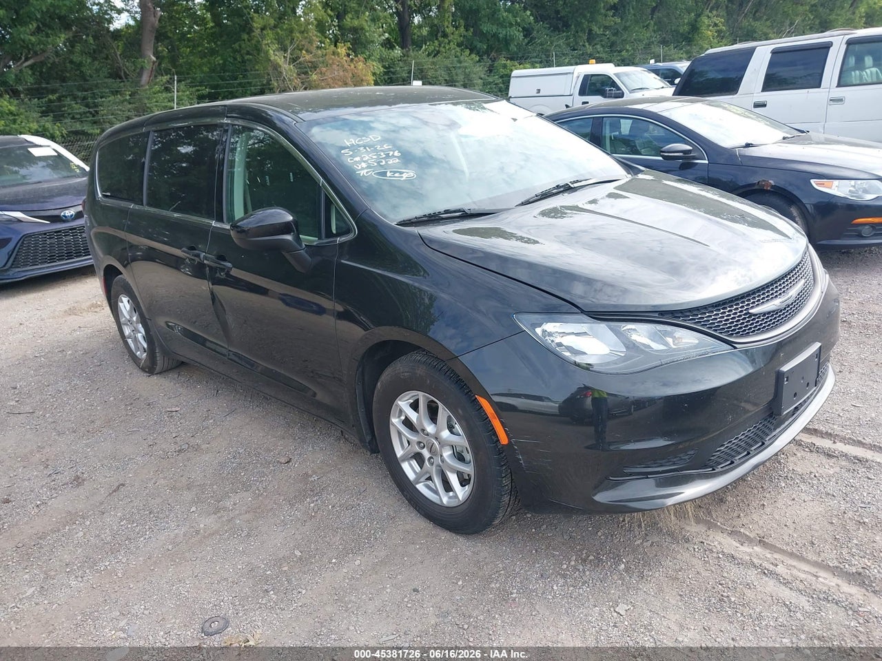 2C4RC1CG4PR****** · 2023 CHRYSLER VOYAGER LX