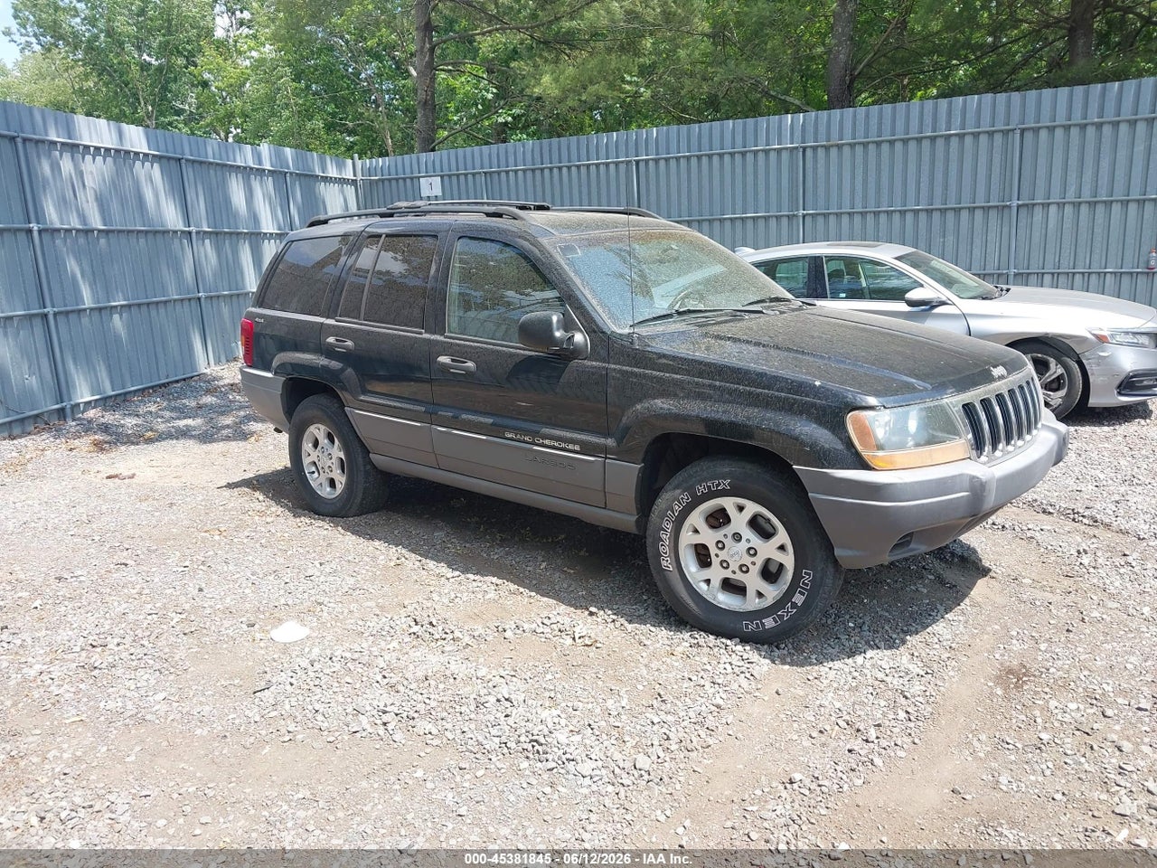 1J4GW48S51C****** · 2001 JEEP GRAND CHEROKEE LAREDO