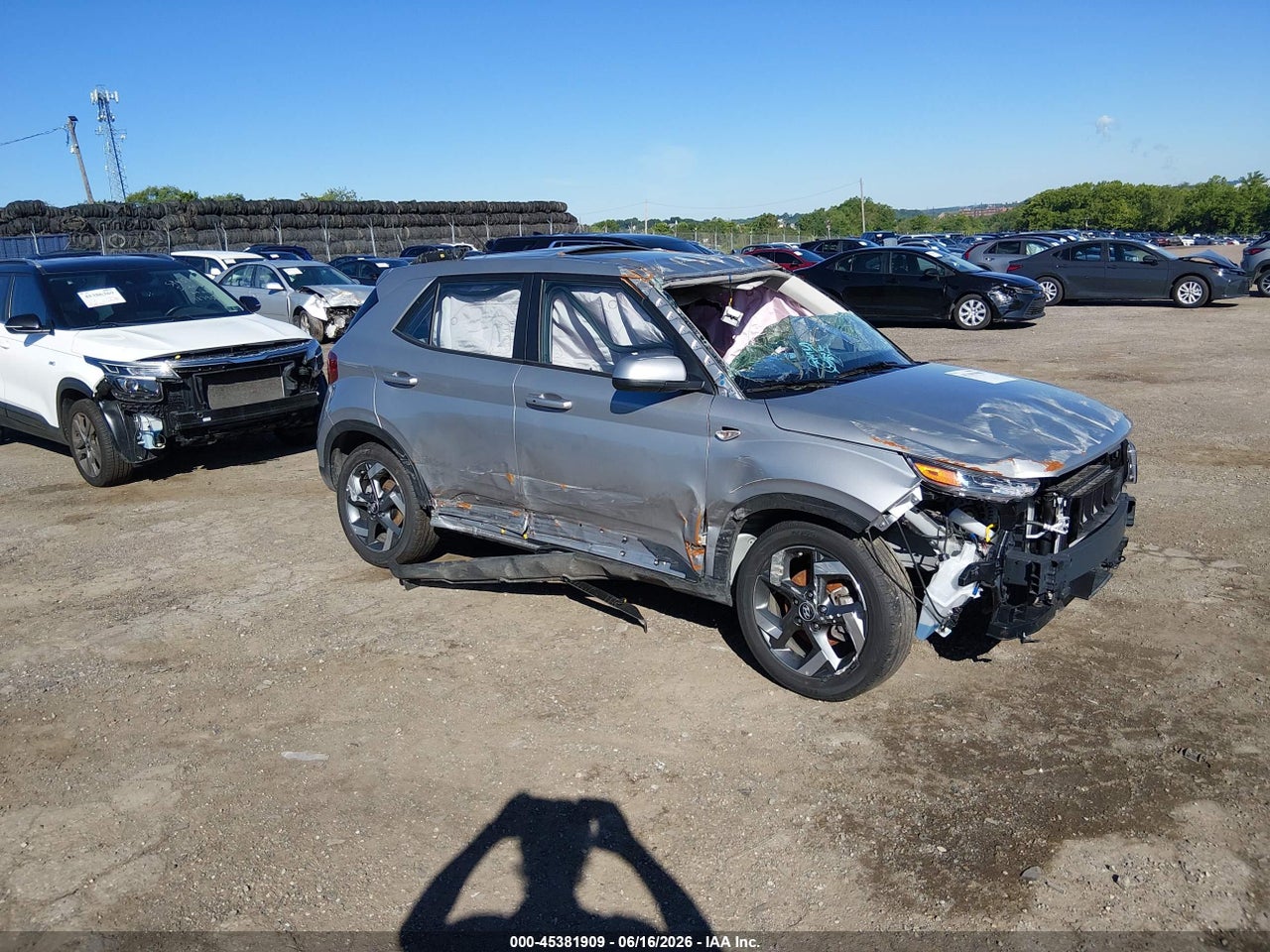 KMHRC8A34SU****** · 2025 HYUNDAI VENUE SEL