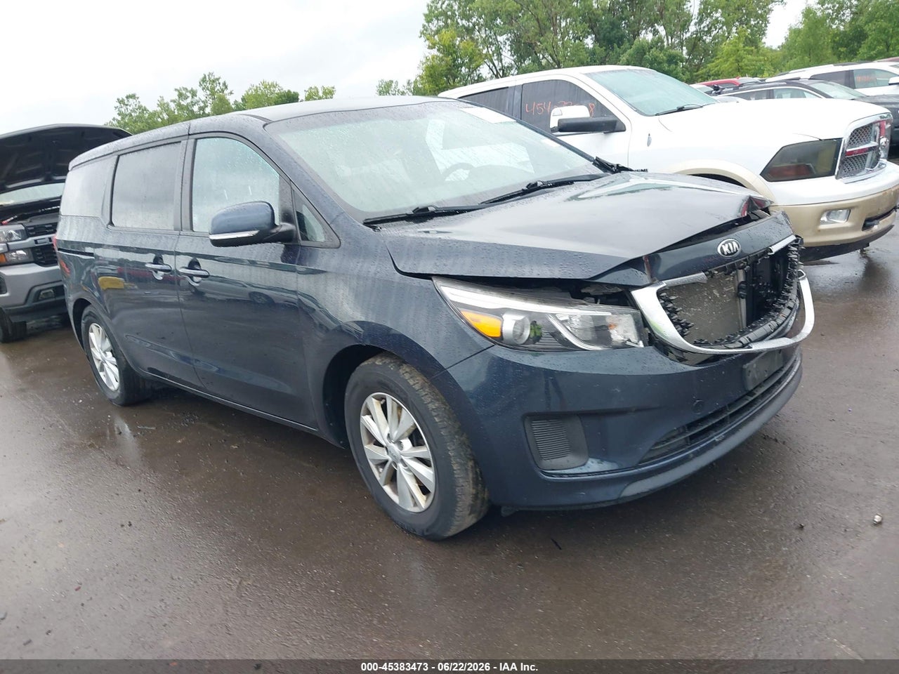 KNDMB5C11H6****** · 2017 KIA SEDONA LX
