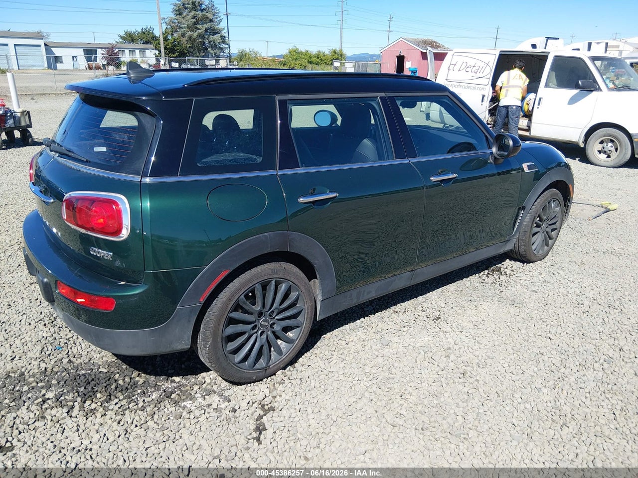 2016 MINI CLUBMAN COOPER · 4/11