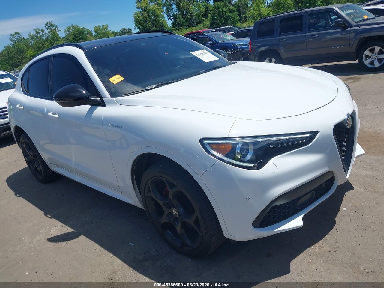 ZASPAKBN3P7****** · 2023 ALFA ROMEO STELVIO VELOCE AWD