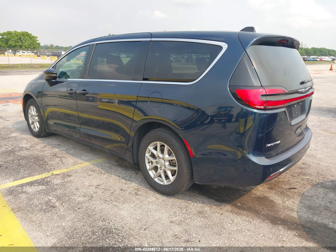 2025 CHRYSLER PACIFICA SELECT · 3/11