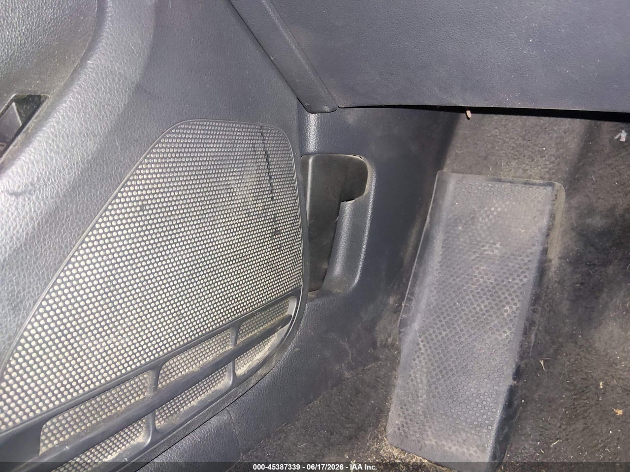 3VW1K7AJ2EM****** · 2014 VOLKSWAGEN JETTA 2.0L S · 10/11