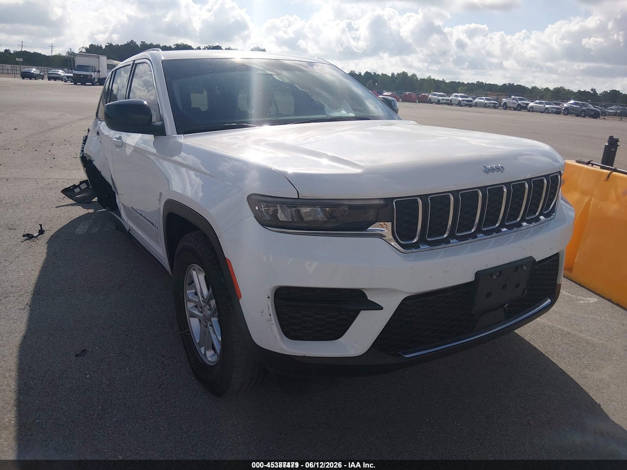 1C4RJGAG7P8****** · 2023 JEEP GRAND CHEROKEE LAREDO 4X2