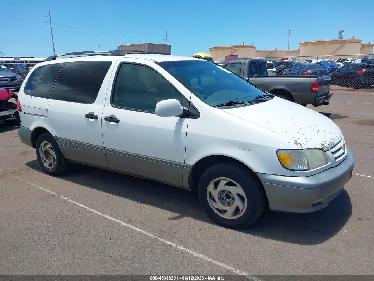 2002 TOYOTA SIENNA LE