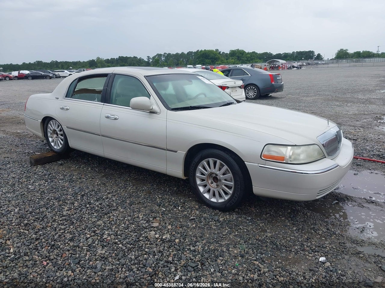 1LNHM82V37Y****** · 2007 LINCOLN TOWN CAR