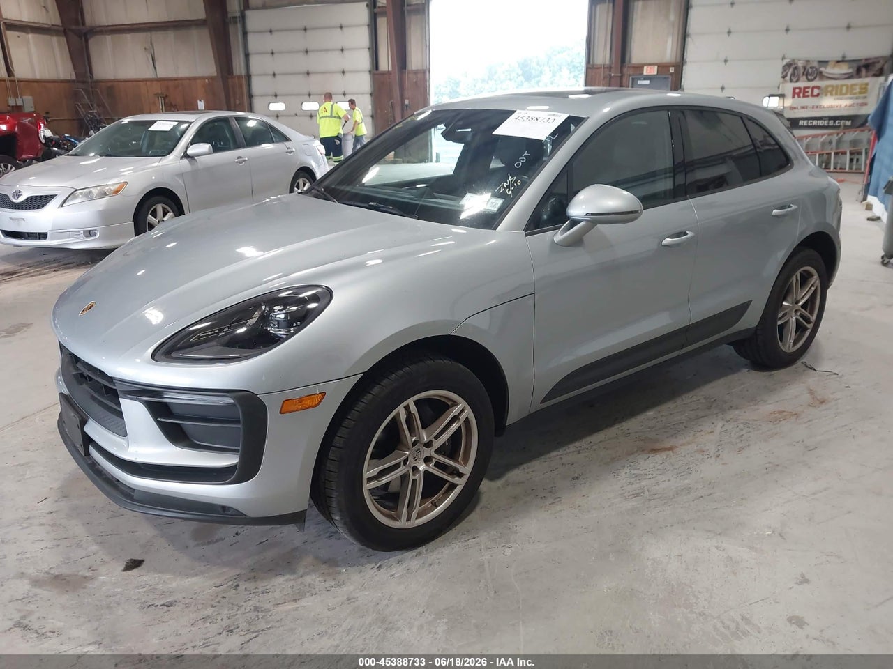 2024 PORSCHE MACAN T · 2/11