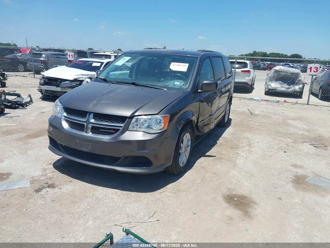 2016 DODGE GRAND CARAVAN SXT · 2/10