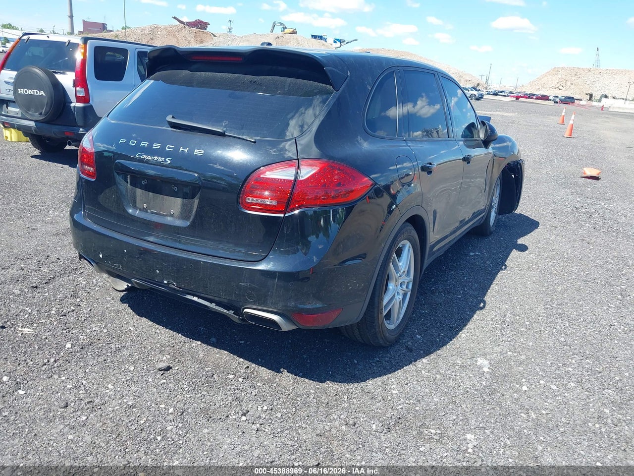 2013 PORSCHE CAYENNE S · 4/10