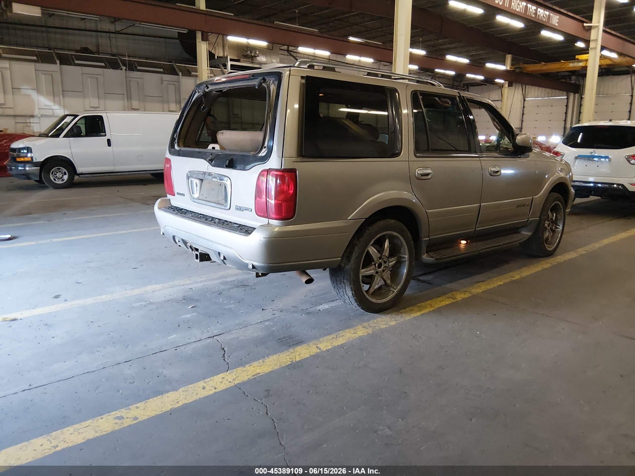 2001 LINCOLN NAVIGATOR · 4/11
