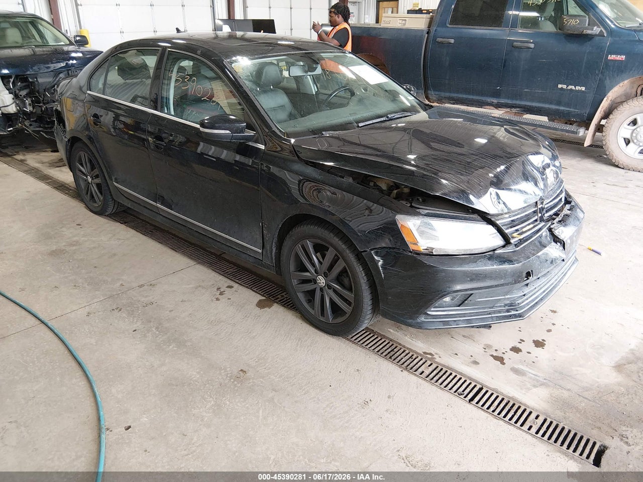 3VWL17AJ7JM****** · 2018 VOLKSWAGEN JETTA 1.8T SEL