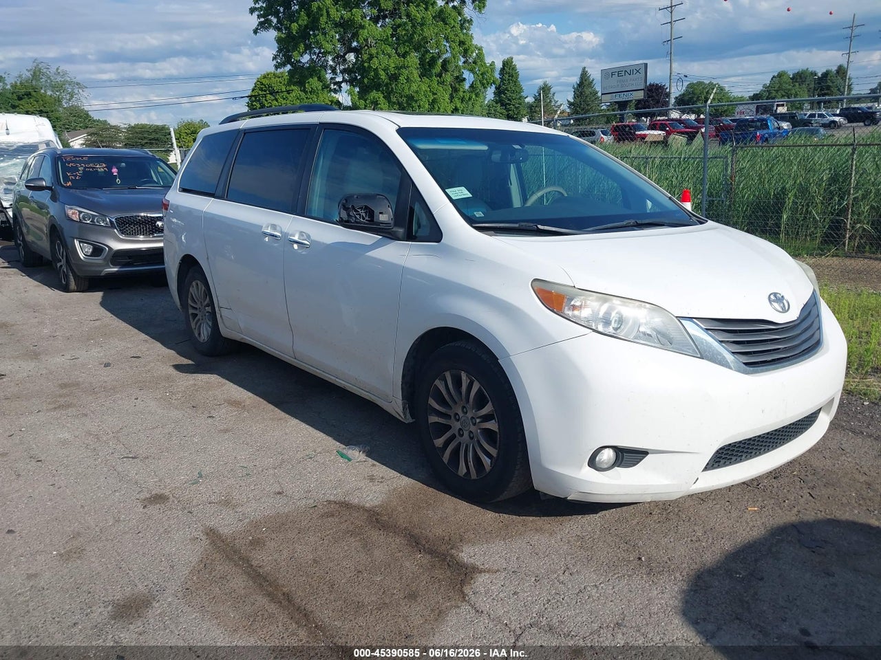 5TDYK3DC6CS****** · 2012 TOYOTA SIENNA XLE V6 8 PASSENGER