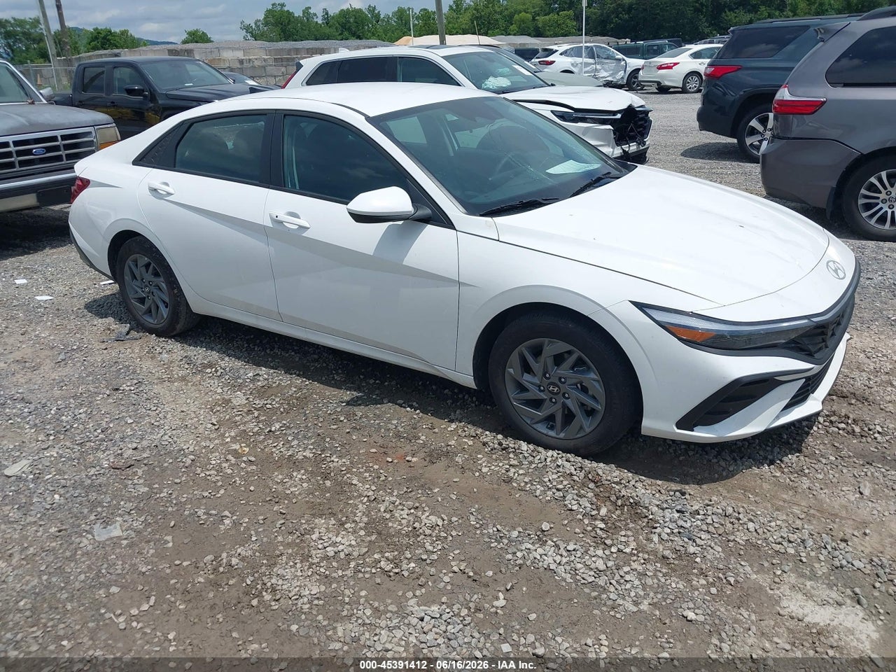 KMHLM4DJ8TU****** · 2026 HYUNDAI ELANTRA HYBRID BLUE