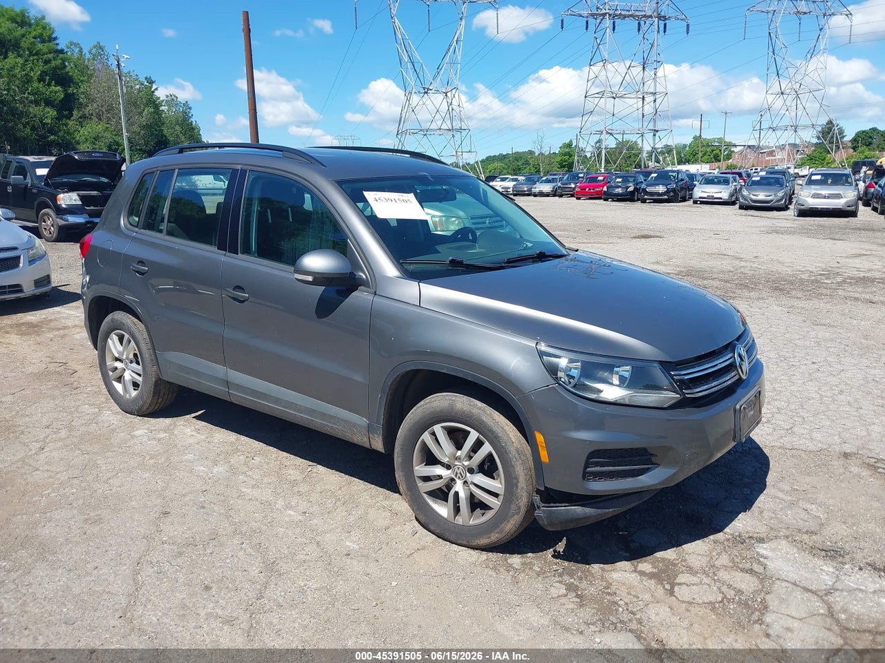 WVGBV7AX5FW****** · 2015 VOLKSWAGEN TIGUAN S