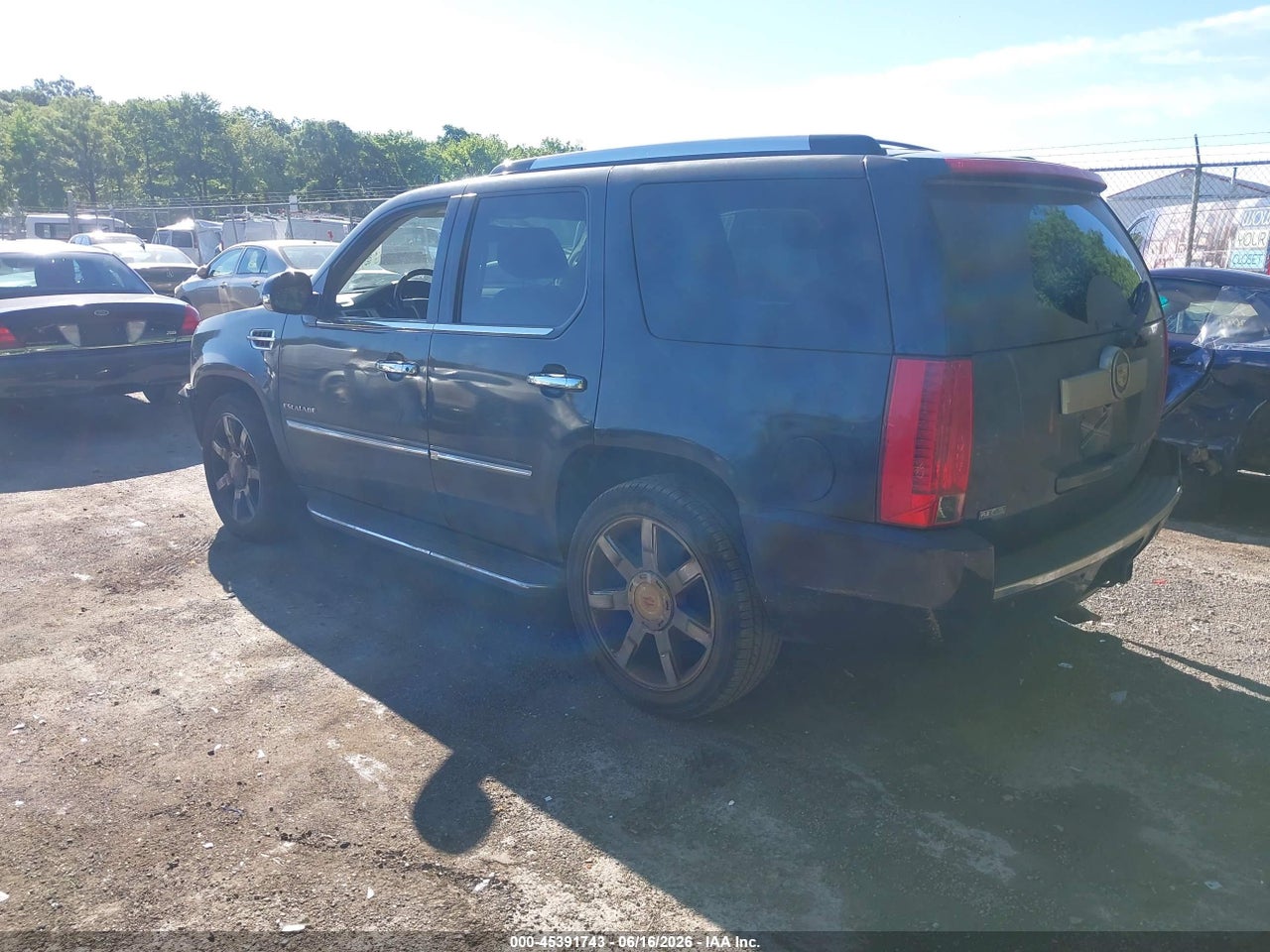 2011 CADILLAC ESCALADE LUXURY · 3/11