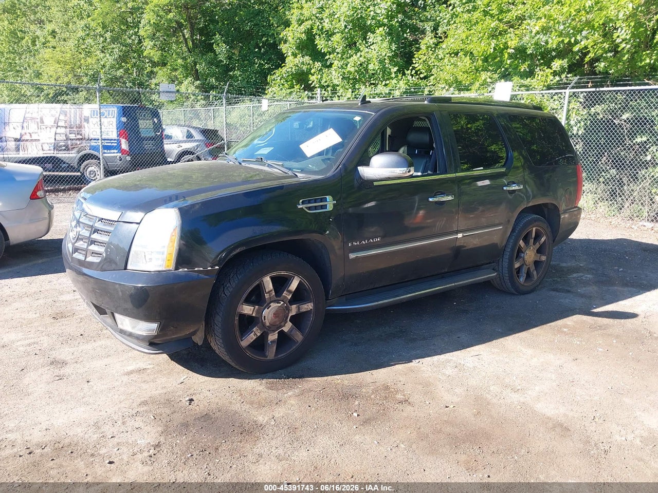 2011 CADILLAC ESCALADE LUXURY · 2/11