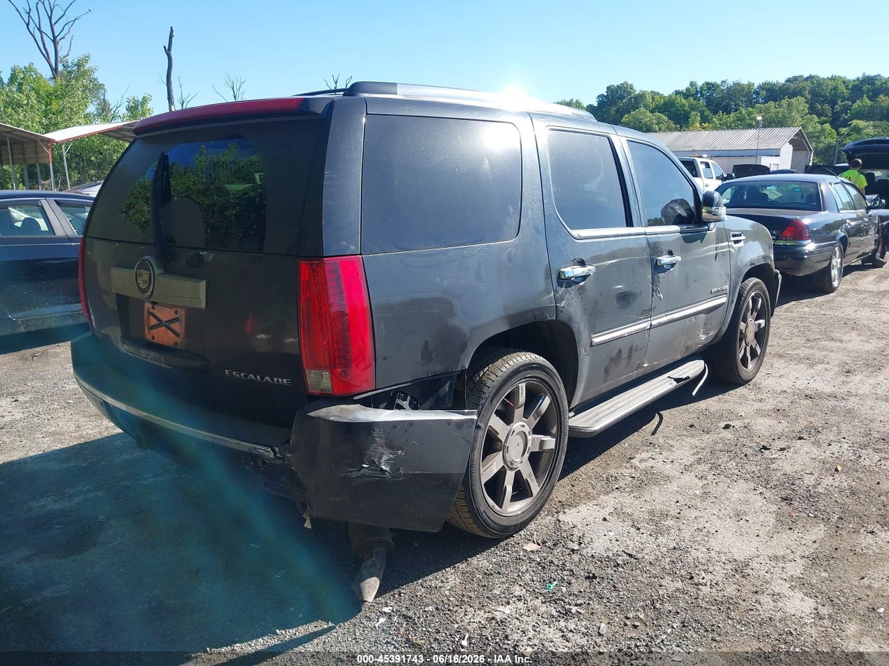 2011 CADILLAC ESCALADE LUXURY · 4/11