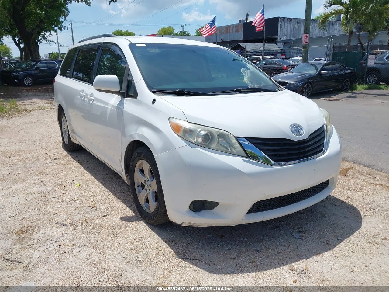 5TDKK3DC8DS****** · 2013 TOYOTA SIENNA LE V6 8 PASSENGER