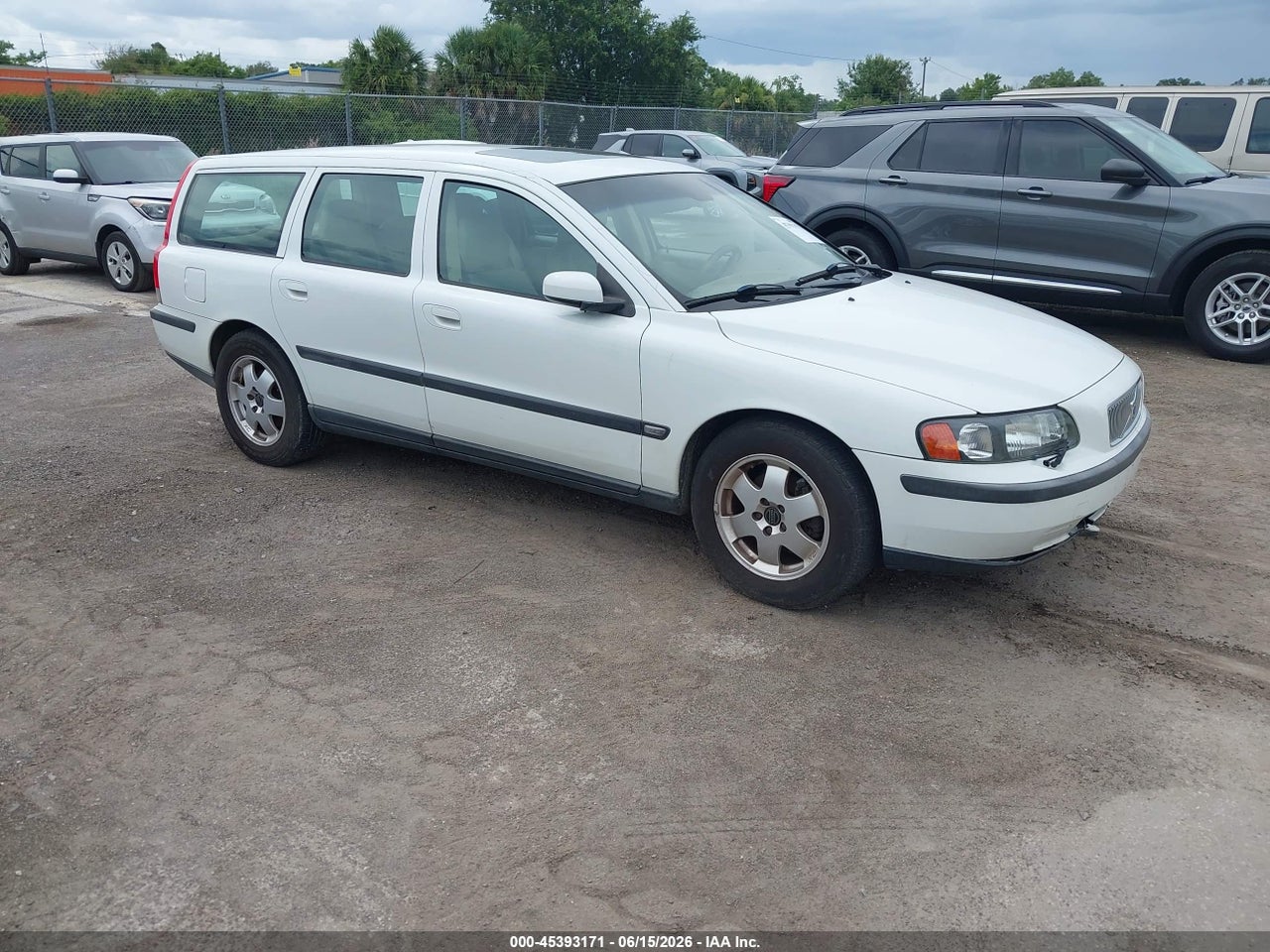 YV1SW61T442****** · 2004 VOLVO V70 2.4