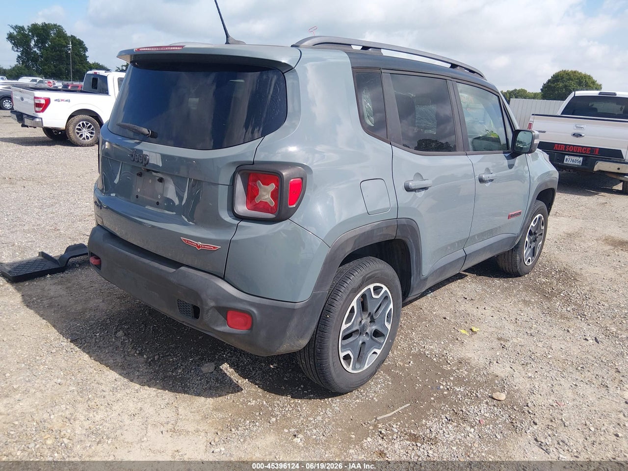 2015 JEEP RENEGADE TRAILHAWK · 4/11