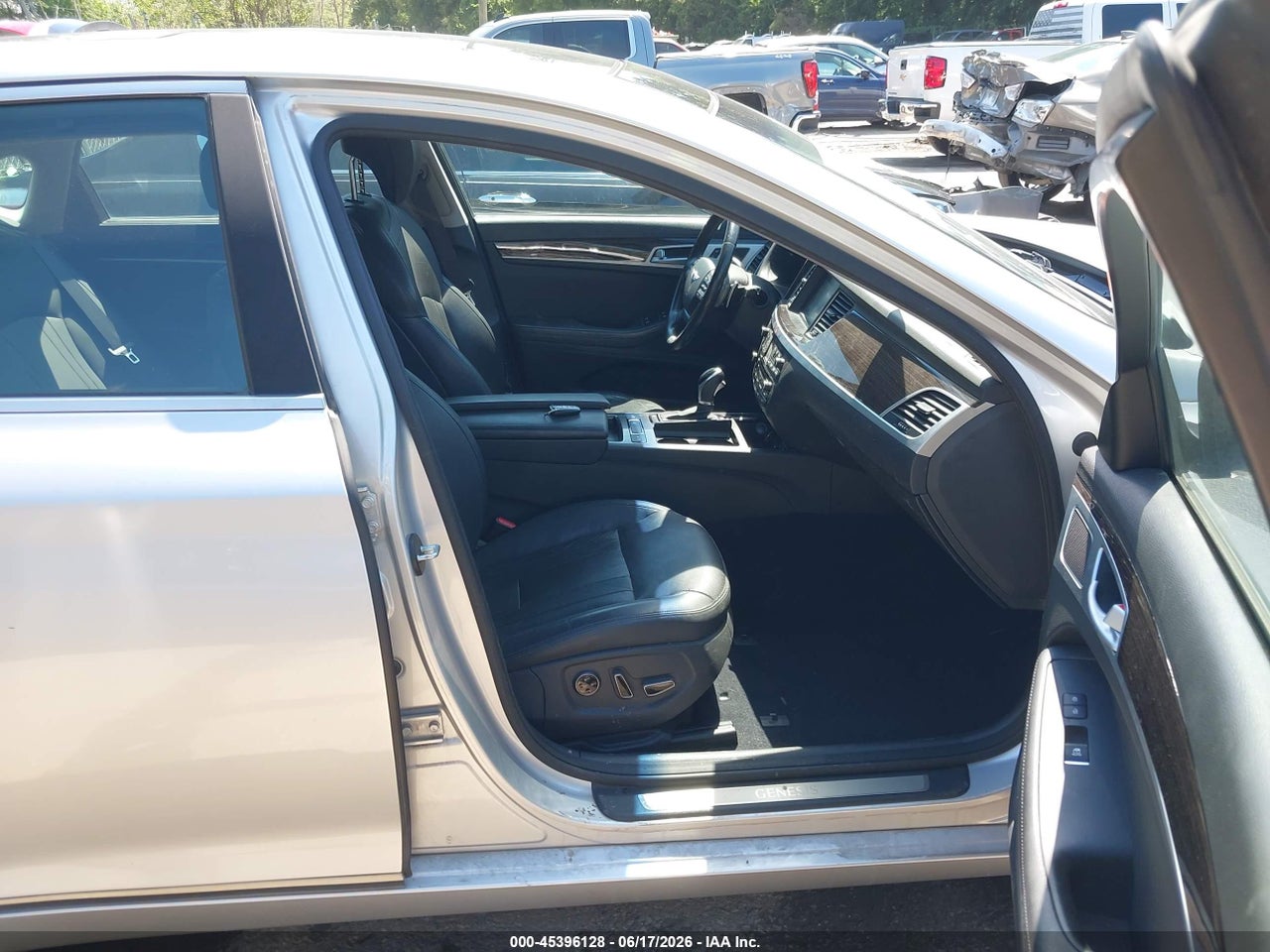 2015 HYUNDAI GENESIS 3.8 · 5/11