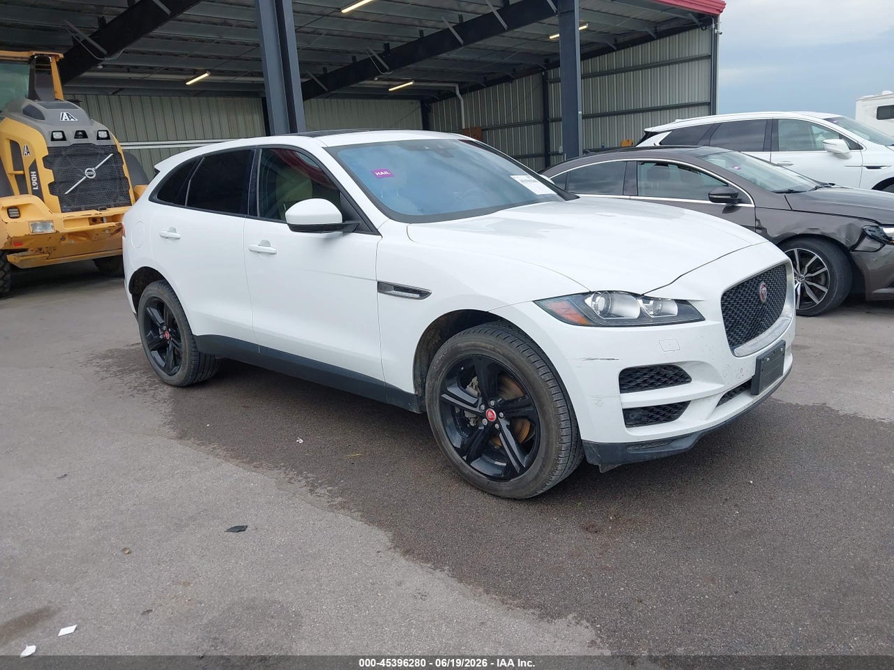 SADCJ2FX0JA****** · 2018 JAGUAR F-PACE 25T PREMIUM