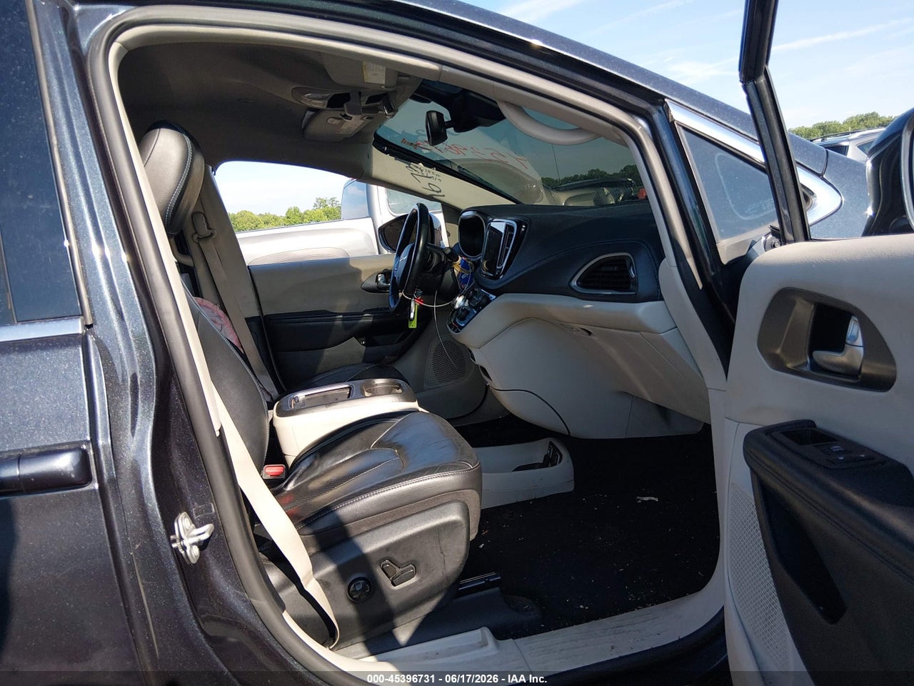 2021 CHRYSLER PACIFICA HYBRID TOURING L · 5/11