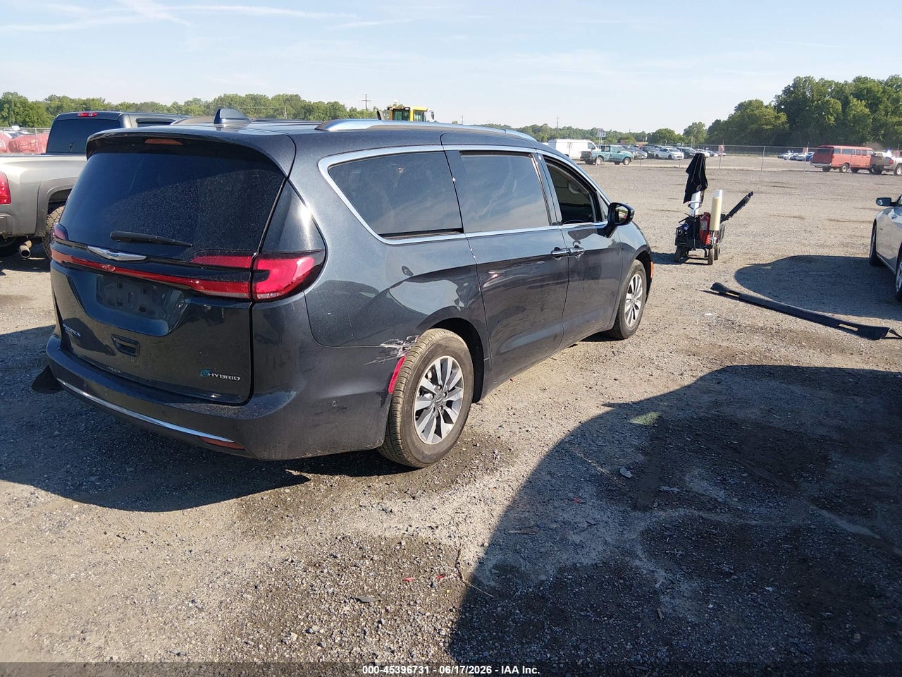 2021 CHRYSLER PACIFICA HYBRID TOURING L · 4/11