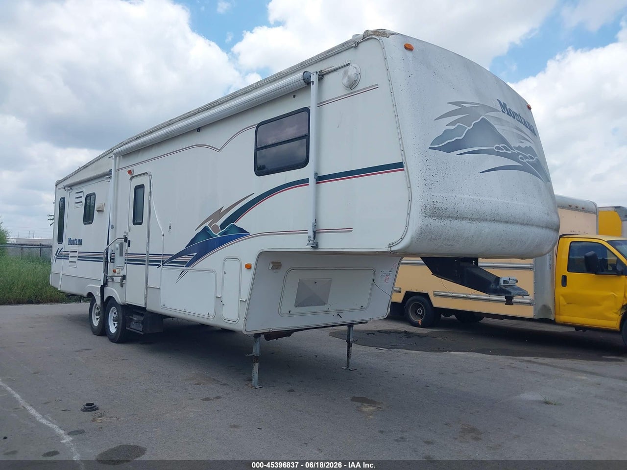 4YDF32826Y4****** · 2000 KEYSTONE MONTANA