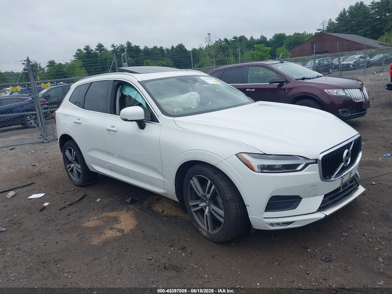 YV4A22RK3M1****** · 2021 VOLVO XC60 T6 MOMENTUM