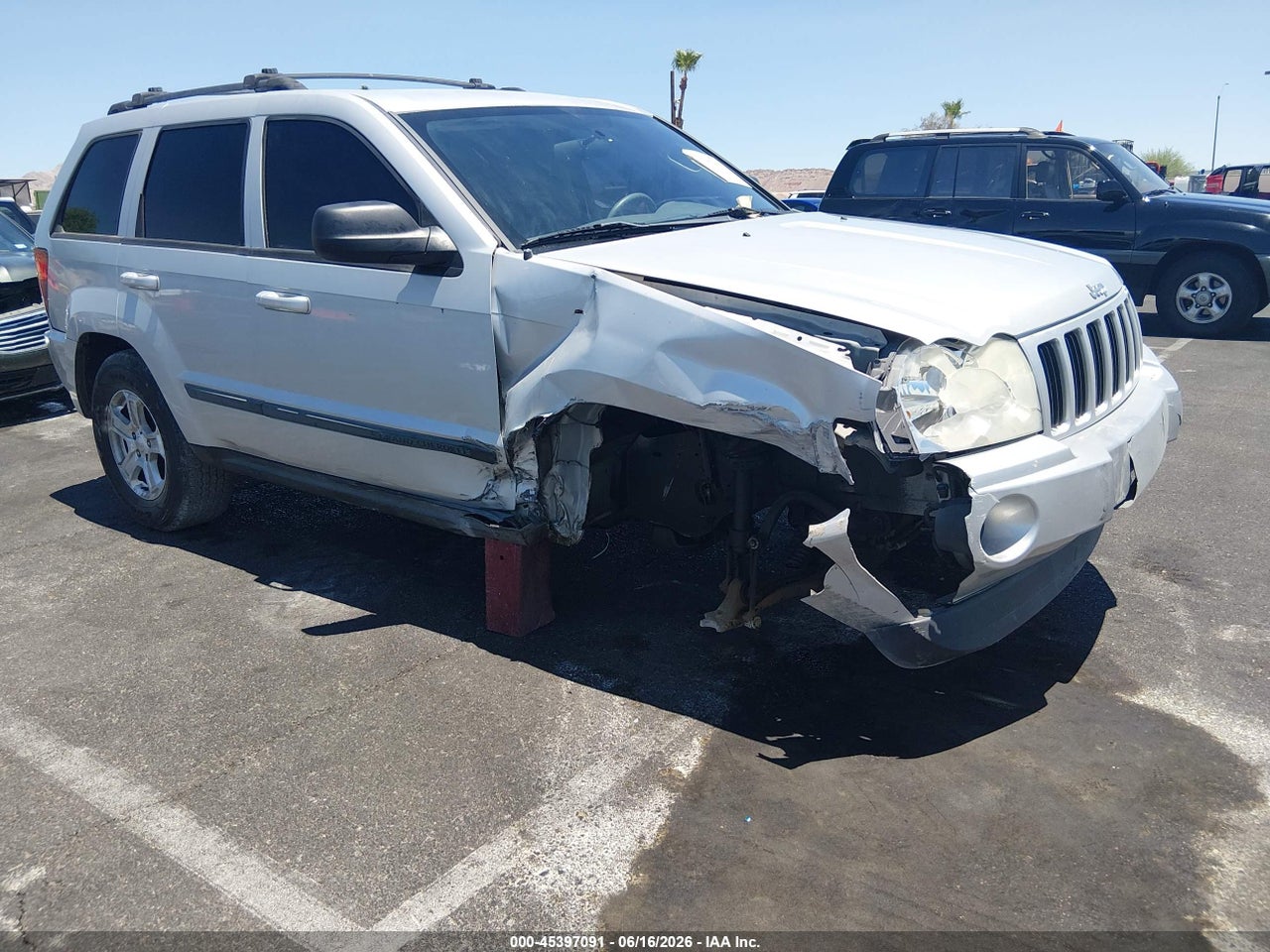 1J8GR48K97C****** · 2007 JEEP GRAND CHEROKEE LAREDO