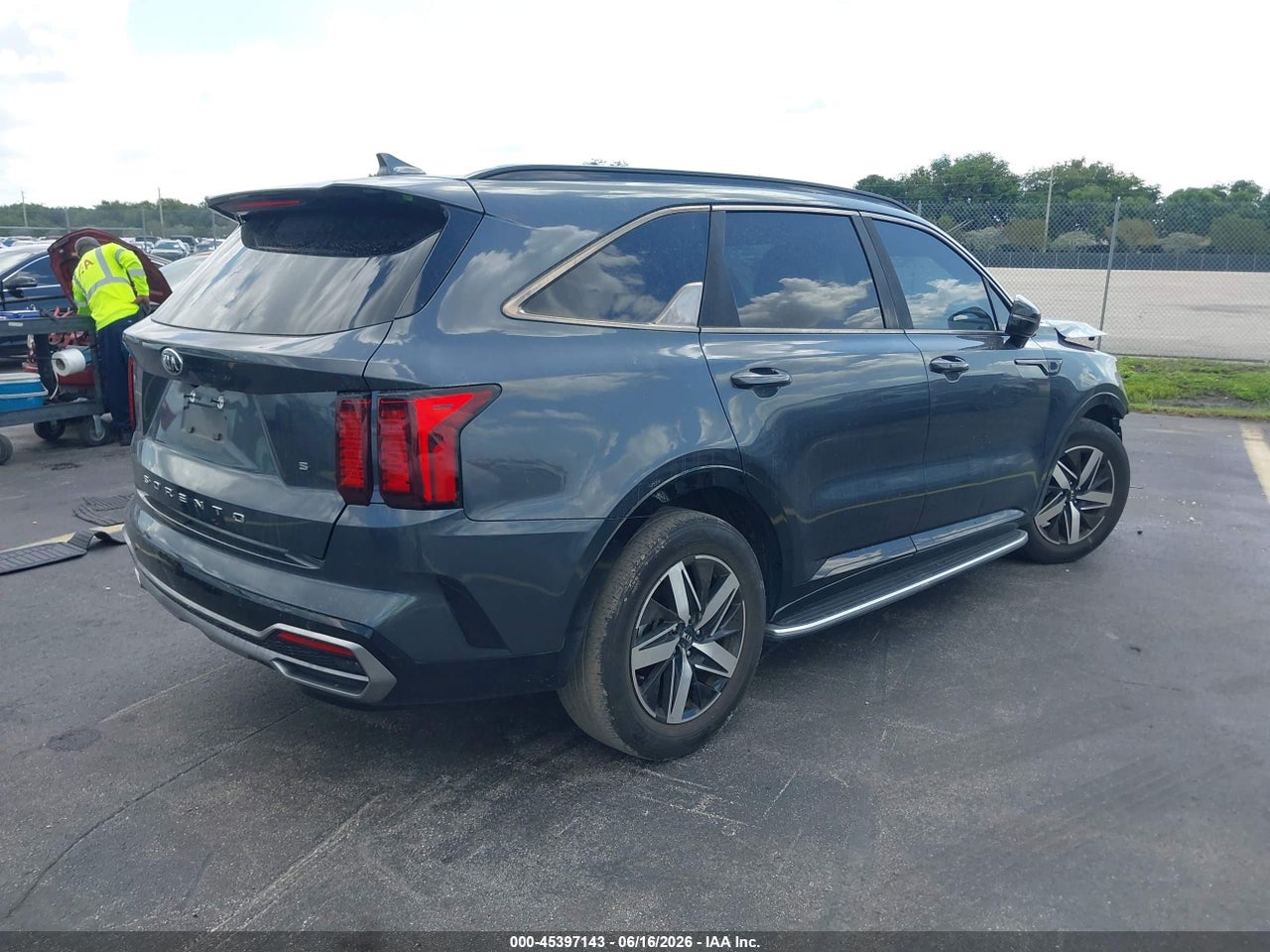 2021 KIA SORENTO S · 4/11