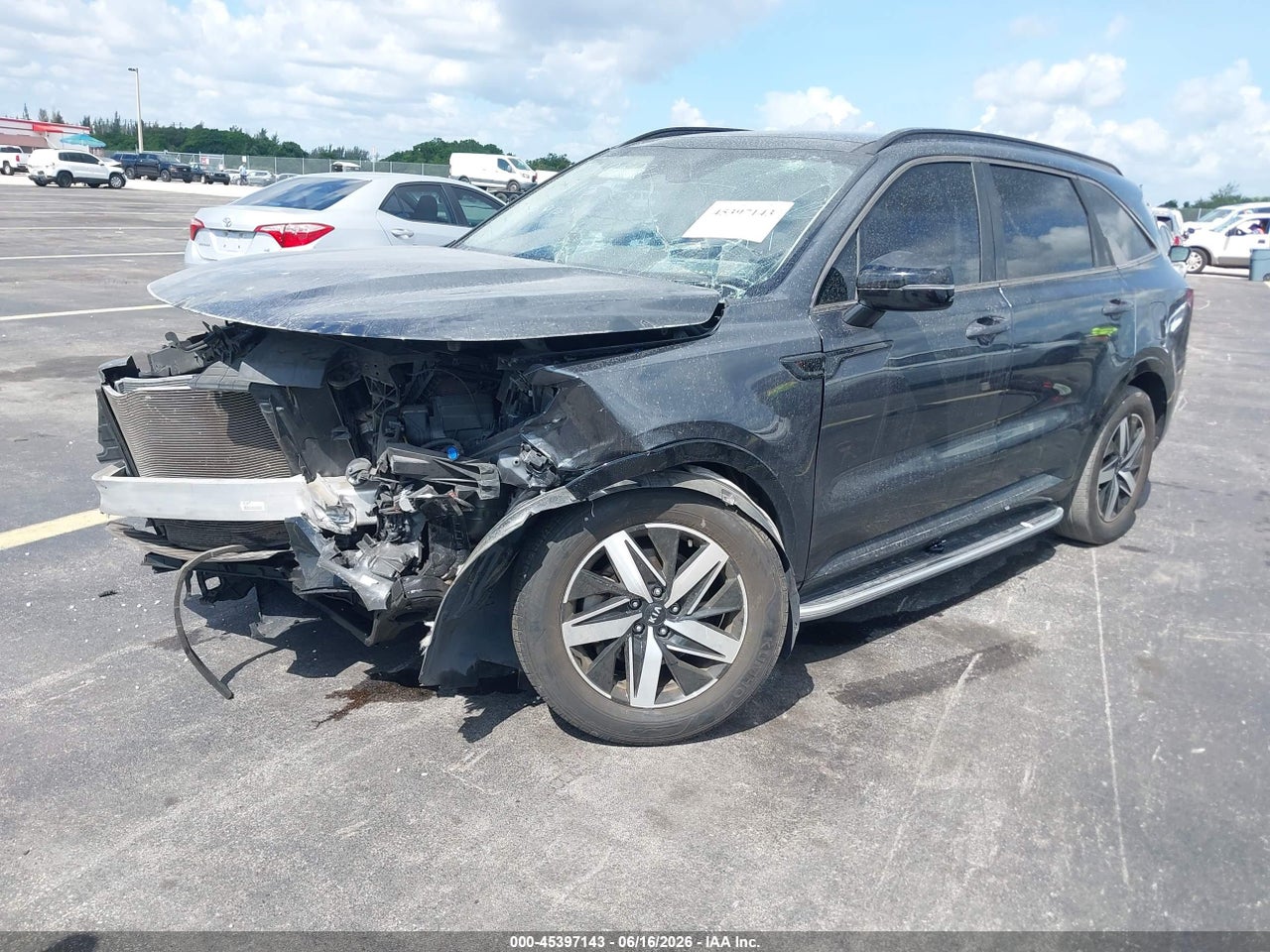 2021 KIA SORENTO S · 2/11