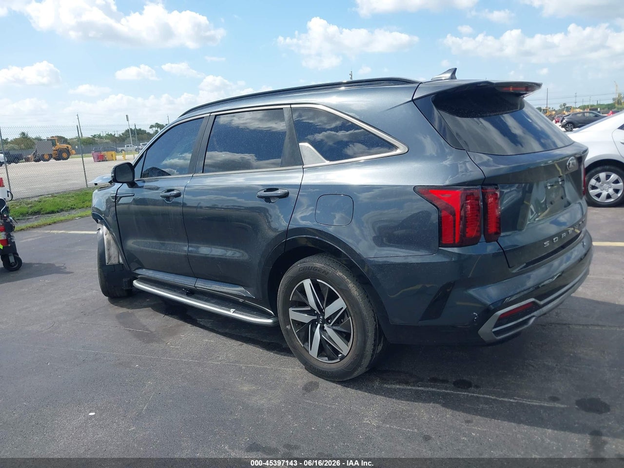 2021 KIA SORENTO S · 3/11