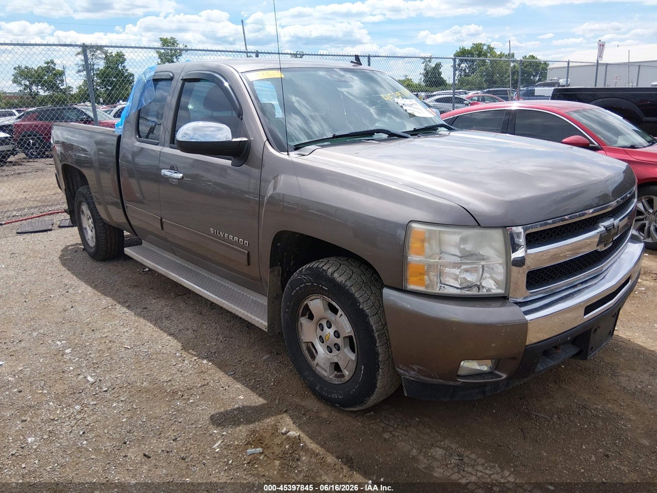 1GCRKSE30BZ****** · 2011 CHEVROLET SILVERADO 1500 LT