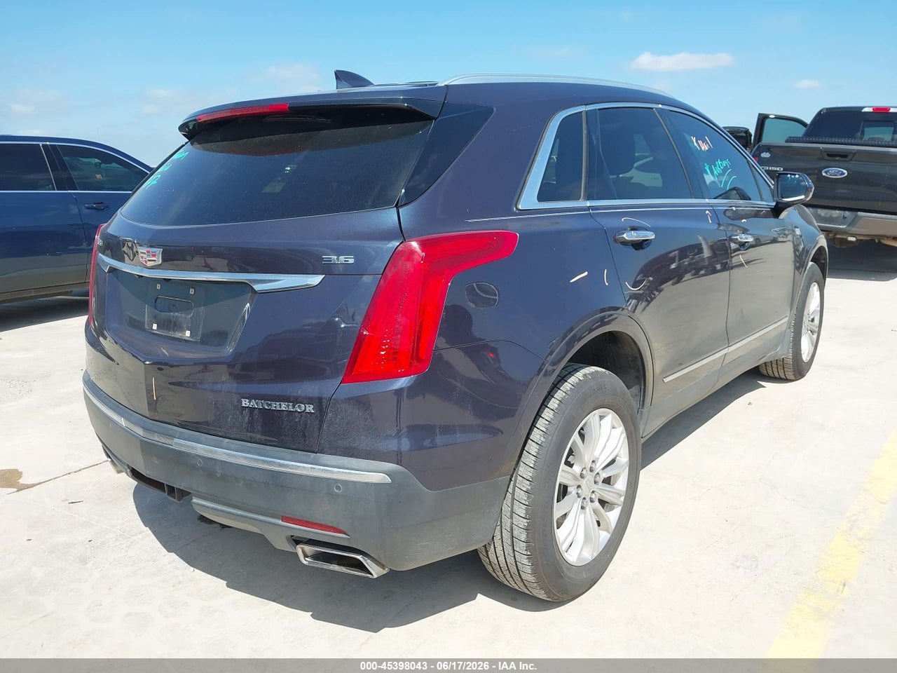 2018 CADILLAC XT5 STANDARD · 4/11