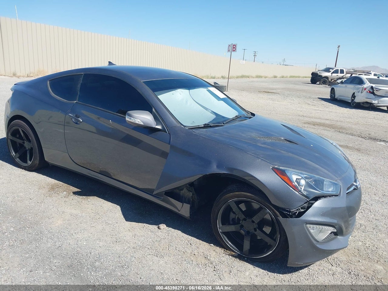 KMHHT6KJXGU****** · 2016 HYUNDAI GENESIS 3.8 BASE