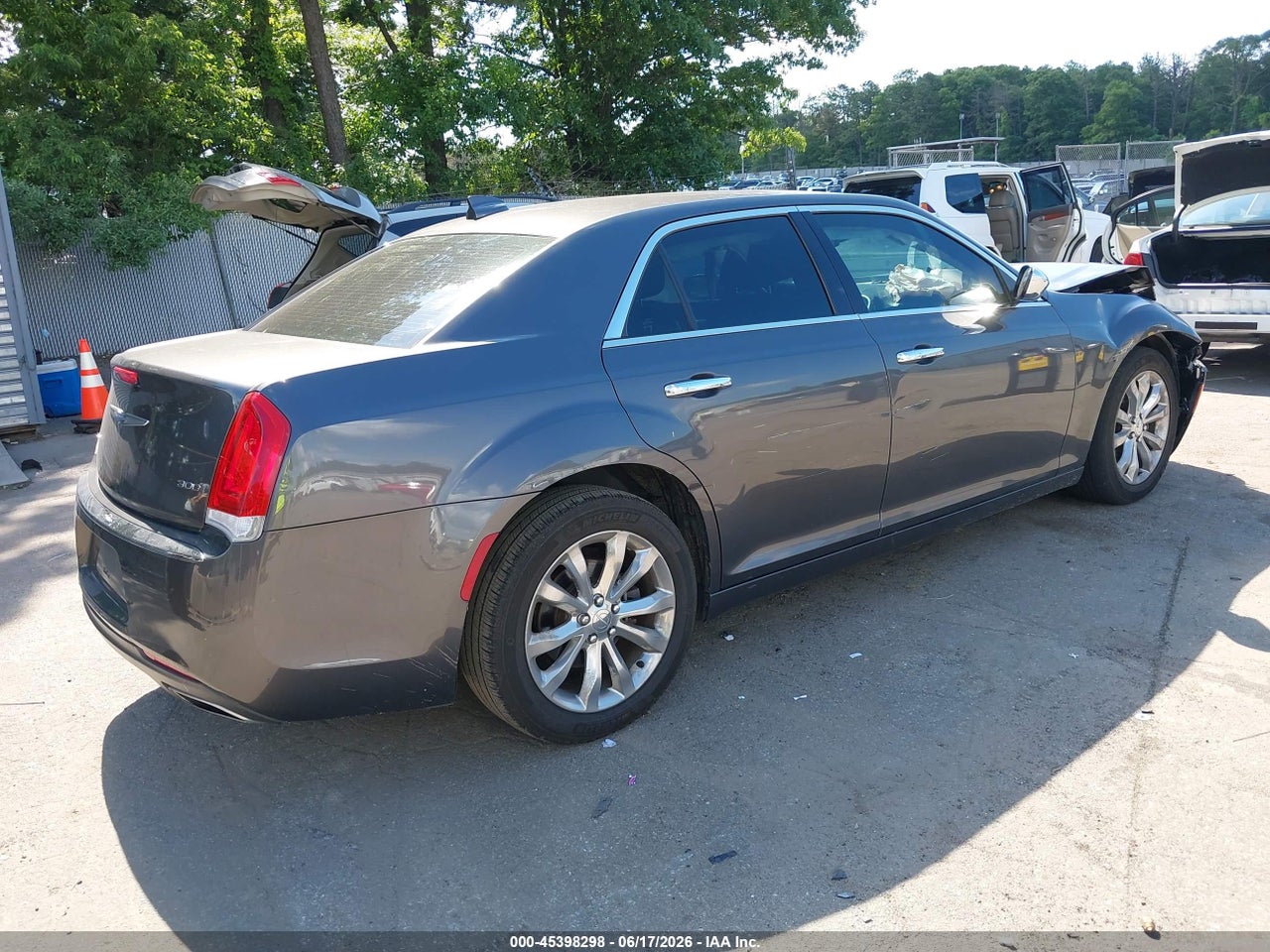 2018 CHRYSLER 300 LIMITED AWD · 4/11