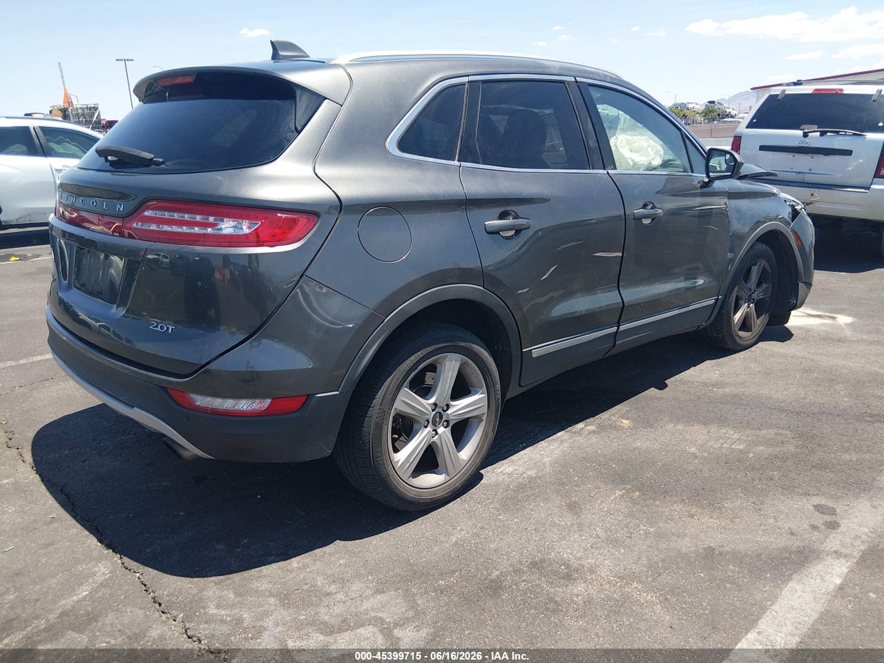 2017 LINCOLN MKC PREMIERE · 4/11