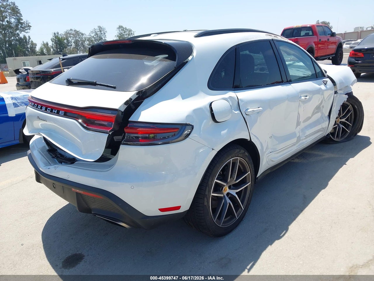 2026 PORSCHE MACAN T · 4/11